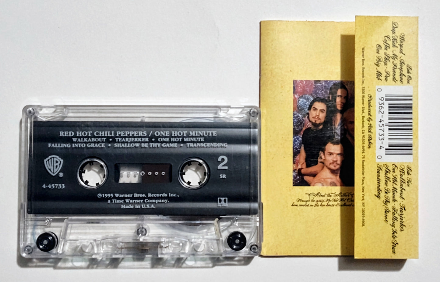Red Hot Chili Peppers - "One Hot Minute" - CASSETTE TAPE (SR; DOLBY HX PRO) VG/VG (Slightly Lightstruck cover; plays perfect!)