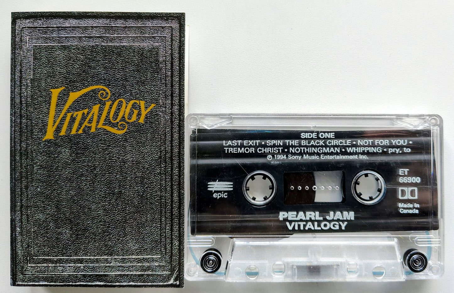 Pearl Jam - “Vitalogy” - CASSETTE TAPE VG+/VG+ (With booklet) *🚨*